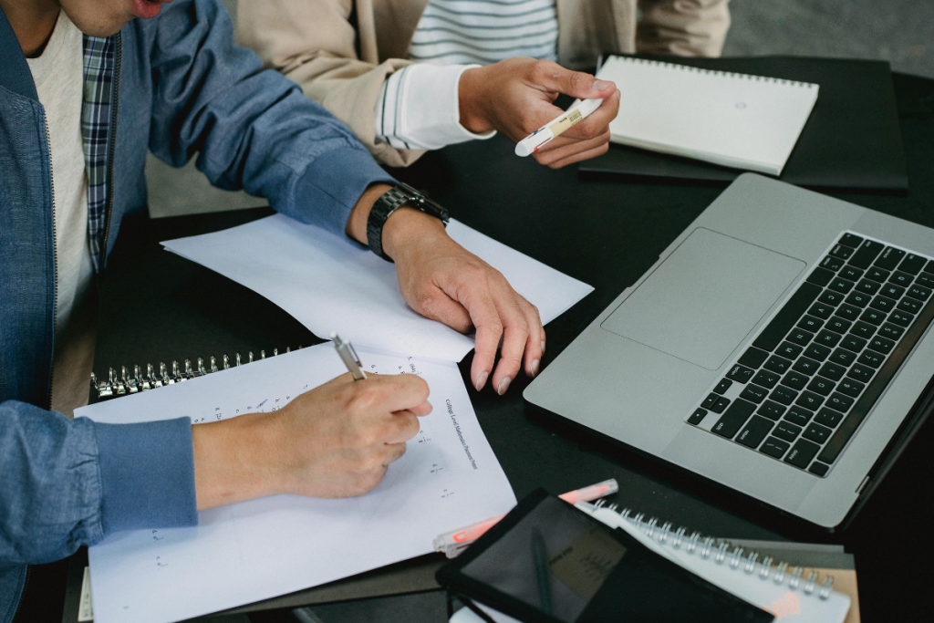 Fitur Fitur Manajemen Ujian Masuk Perguruan Tinggi: eOnlineTest