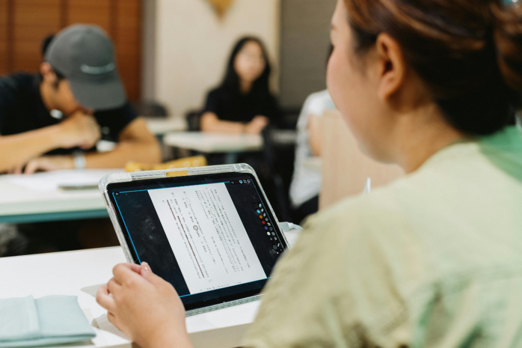 Kemudahan Ujian Masuk dengan eOnlineTest