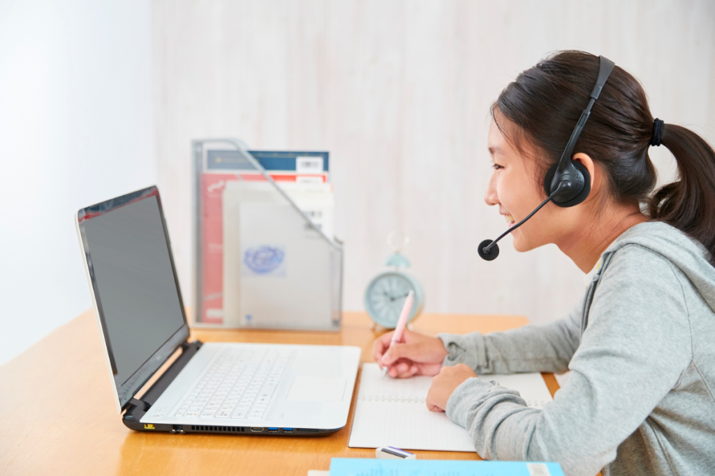 Contoh Aplikasi E-Learning Terintegrasi