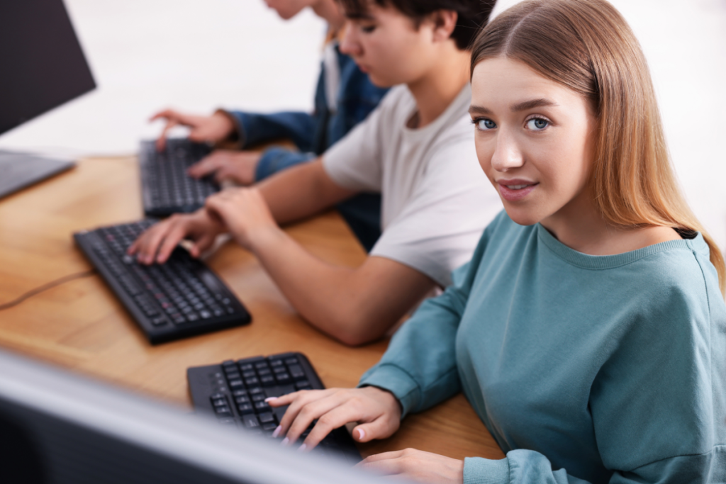 Siapa Penerima Manfaat Aplikasi CBT Ujian Terpadu?