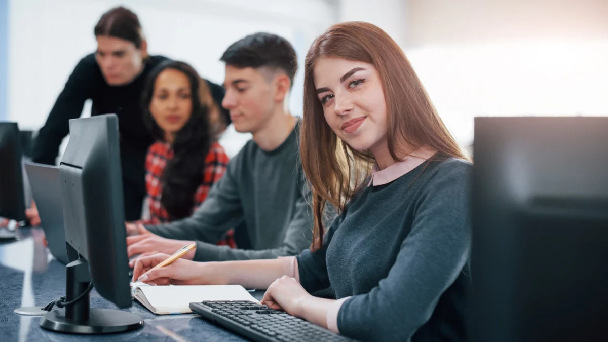 Keuntungan Menggunakan Aplikasi E-Learning Ujian Online untuk Pengelolaan Ujian yang Lebih Efisien