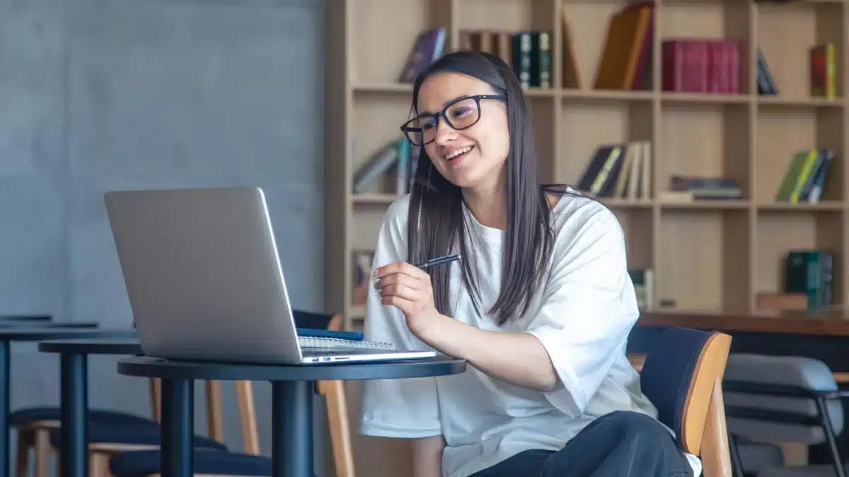 Aplikasi Pembelajaran E-Learning untuk Universitas agar Kuliah Online Lebih Terarah