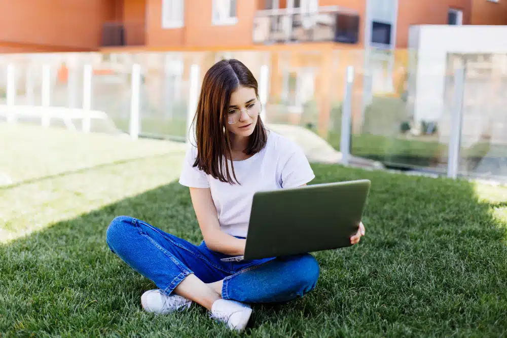 E-Learning Application untuk Universitas dengan Fitur yang Dibutuhkan Dosen dan Mahasiswa