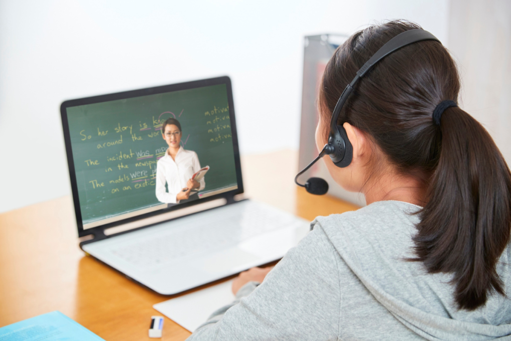 Manfaat Aplikasi eLearning