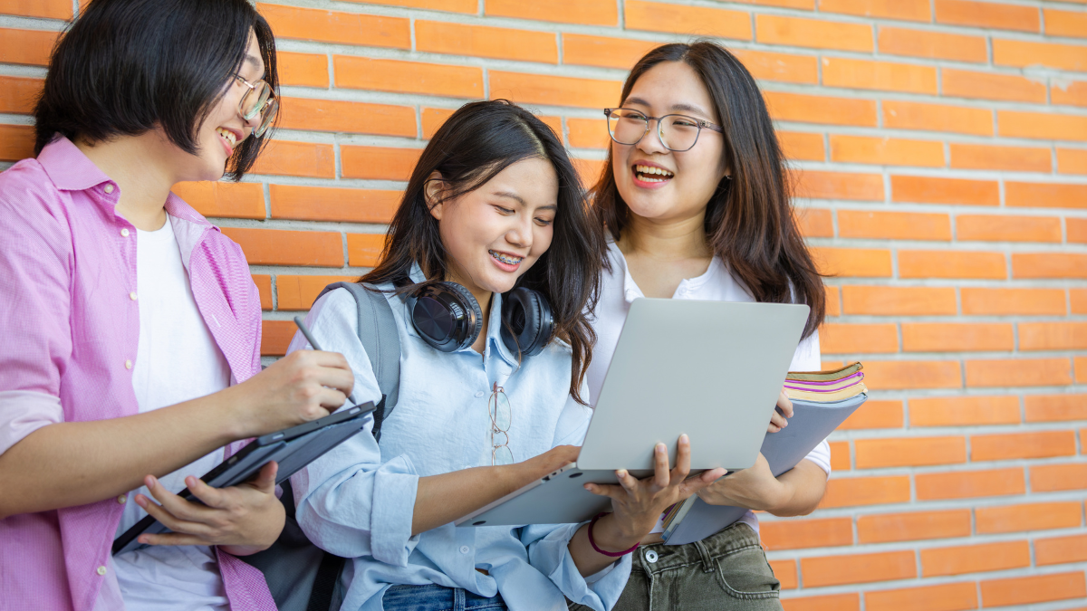 Apa Itu SIAKAD Hybrid? Memahami Sistem Akademik Cloud yang Lebih Fleksibel